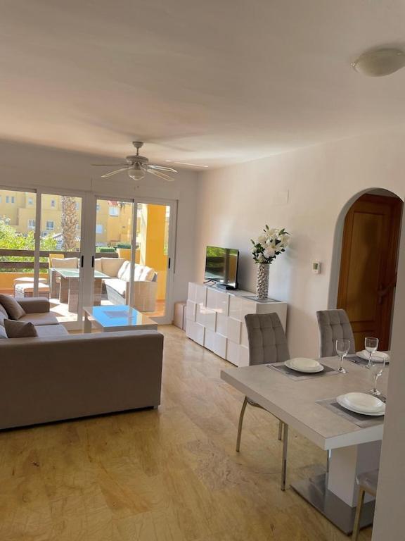A Stunning 2 Bedroom Apartment 5 Min Walk To The Beautiful Beaches Of Vera Playa Playas de Vera Eksteriør billede
